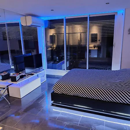 Apartment Naturiste Design
